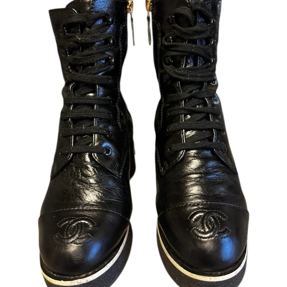 Chanel 21C Black Patent Leather Combat Lace Up Tie Ankle Short Heel boots S36